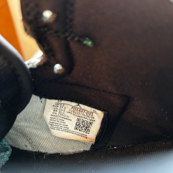 NIKE Air Jordan 1 Retro High OG Grade School - Picture 7 of 11